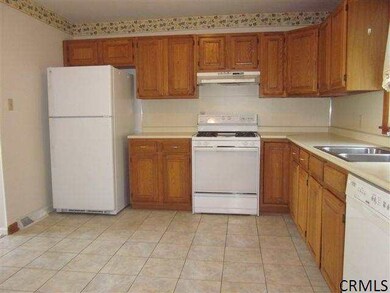 11 Quaker Dr, Schenectady, NY 12309 - photo 2