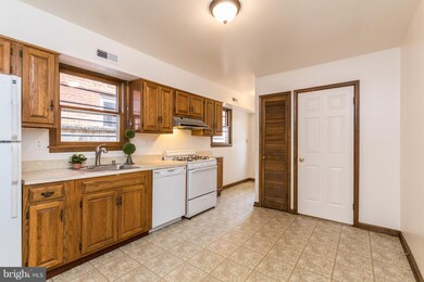 613 S Patterson Park Ave, Baltimore, MD 21231 - photo 7