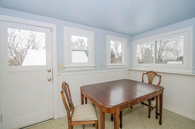 Eat-in Kitchen