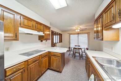 1869 Surrey Dr, Pryor, OK 74361 - photo 7