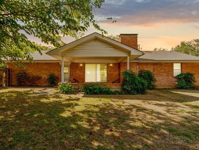 1221 Briarwood Dr, Cleburne, TX 76033 - photo 3