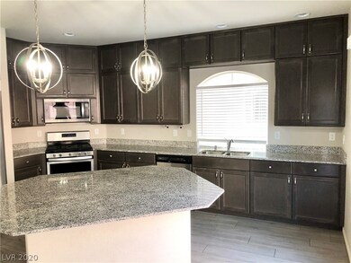 Center island: perfect for barstools, entertaining