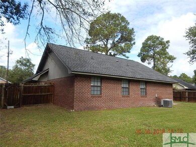 2nd access to back yard