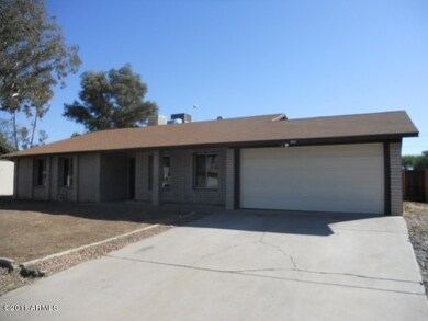 023-352528 front right
