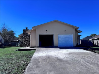 2711 Sunny Ln, Taylor, TX 76574 - photo 2