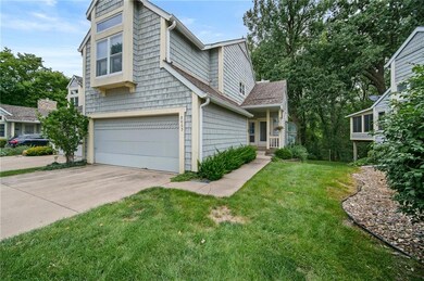 8065 Cobblestone Rd, Urbandale, IA 50322 - photo 2