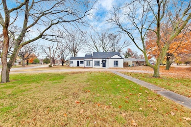 5608 E Park Hollow Dr, Wichita, KS 67208 - photo 4