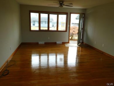 4415 Hoffman Dr, Whitehall, PA 18052 - photo 4