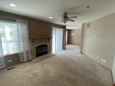 545 Yorkshire Ln, Pingree Grove, IL 60140 - photo 2