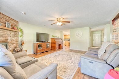 Large Living Room Perfect for Family Nights or Ent
