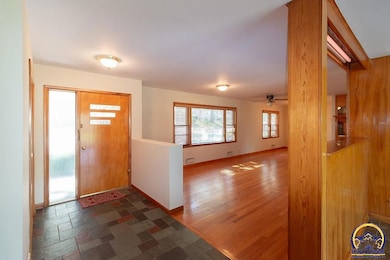 1608 SW 26th St, Topeka, KS 66611 - photo 5