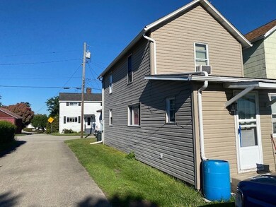 18 Braddock St, Uniontown, PA 15401 - photo 2