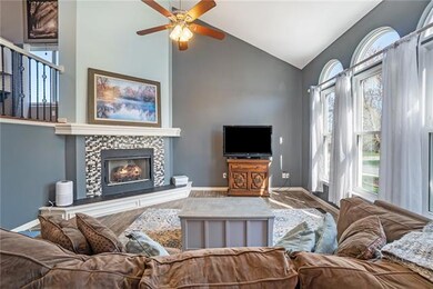 214 SW Marsh Wren St, Lees Summit, MO 64082 - photo 4