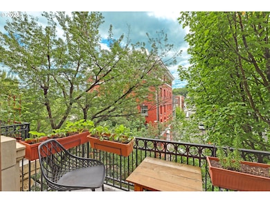 2141 NW Davis St unit 302, Portland, OR 97210 - photo 5