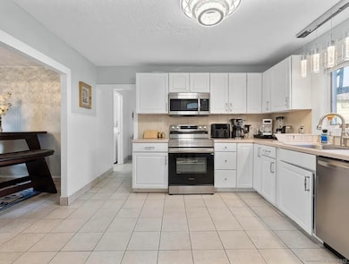 24 Botsford Ave, Milford, CT 06460 - photo 3