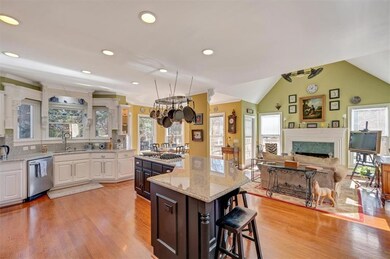 This Entertainer's Floor Plan opens into the Keepi