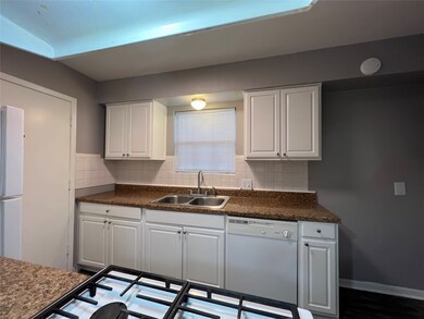 2400 5th St unit 2, Bay City, TX 77414 - photo 4