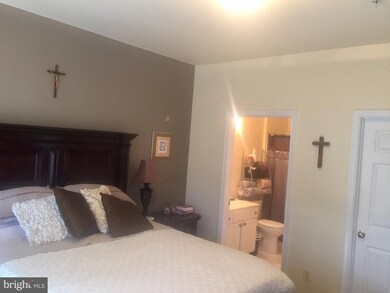 11301 Westbrook Mill Ln unit 302, Fairfax, VA 22030 - photo 2