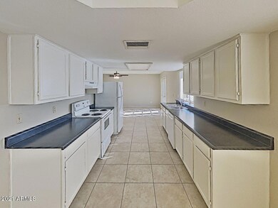 147 W Hillside St, Mesa, AZ 85201 - photo 2