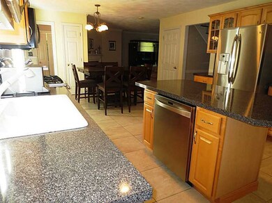 35 Peveril Rd, Cranston, RI 02921 - photo 6