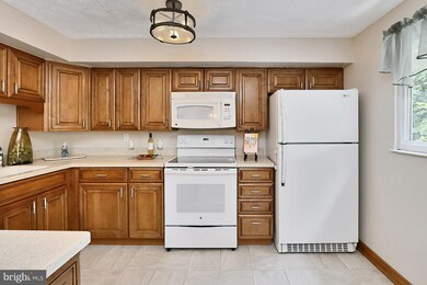 8114 Parkdale Ct, Springfield, VA 22153 - photo 7