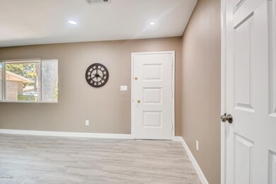 1015 E Myrtle Ave Phoenix AZ-large-004-0