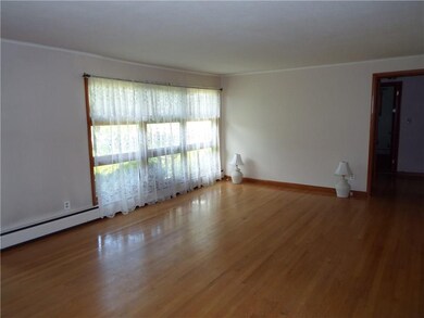 Living Room - nice large window