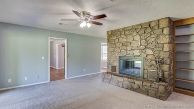 Second living with heat-a-later fireplace