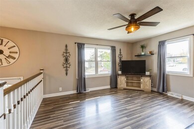 4225 Pineview Dr NE, Cedar Rapids, IA 52402 - photo 5