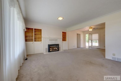 Living Room w/ Propane Fireplace
