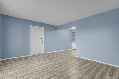 328 E Elmwood Ave unit 24, Clawson, MI 48017 - photo 4
