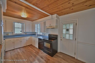 1054 N Webster Ave, Scranton, PA 18510 - photo 4