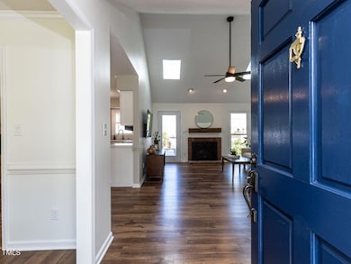 004-1280x960-foyer-entry