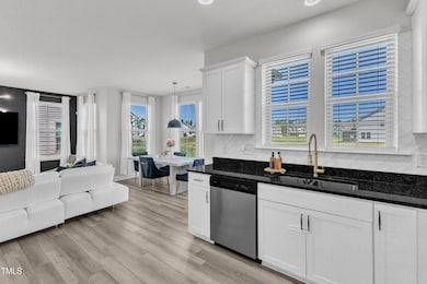 19-520 Oak Holly-26