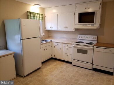 266 Main St unit B, Trenton, NJ 08620 - photo 2