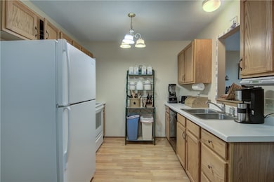 3635 Oak Tree Ln unit 3, Eau Claire, WI 54701 - photo 7