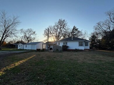 1517 Housatonic St, Burlington, KS 66839 - photo 2