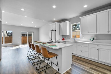 Kitchen/Breakfast Bar