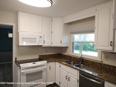 Kitchen (2)