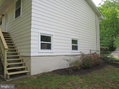 12007 Green Ct, Glenn Dale, MD 20769 - photo 4