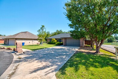 700 Park Place, Whitesboro, TX 76273 - photo 3