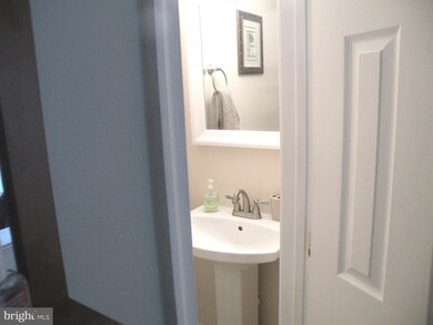 1909 Winslow Ct, Woodbridge, VA 22191 - photo 3