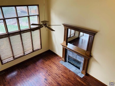 3725 SW Clarion Park Dr, Topeka, KS 66610 - photo 7