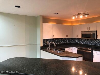 Eat-In Kitchen