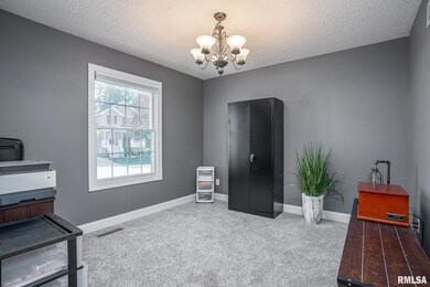 6702 Brookview Ln, Davenport, IA 52806 - photo 7