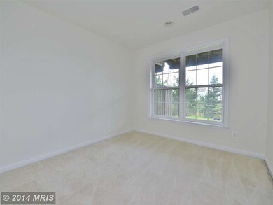 8219 Singleleaf Ln, Lorton, VA 22079 - photo 3