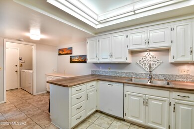Kitchen/Breakfast Bar & Nook