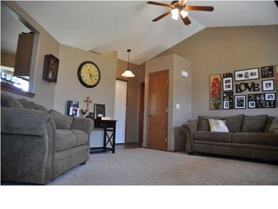 Large open & Vaulted Ceiling