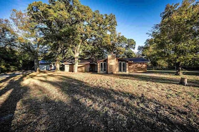 303 Woodland Cir, Cache, OK 73527 - photo 3