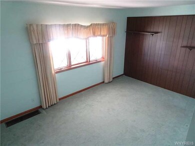 Living Room. Bright and roomy